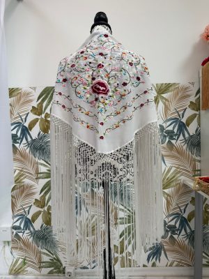 Mantoncillo floral blanco