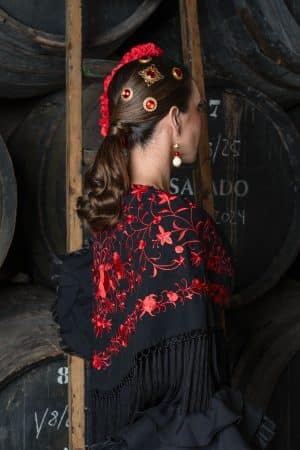 Mantoncillo clavelinas negro y rojo