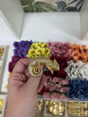 Broche camaleón dorado