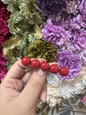 Broche bolitas rojas