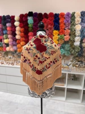 Mantoncillo Chipiona melocotón bordados rojos