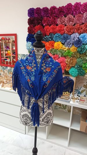 Mantoncillo Motril azul eléctrico bordados coral